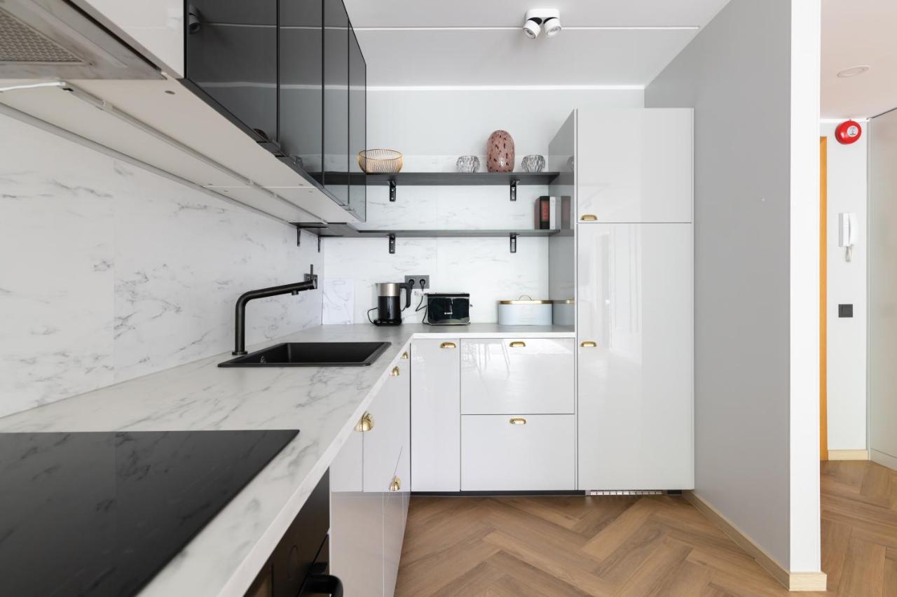 Central Rosi Art Deco Apartment With Parking タリン エクステリア 写真